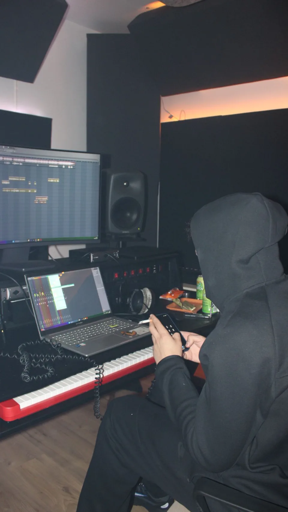Sesión de producción en el estudio Clouds